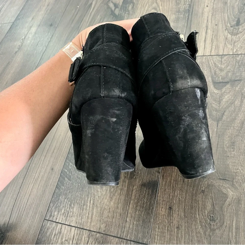 Mossimo Black Booties with Gold Accents and Zipper - Picture 4 of 5